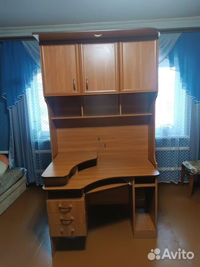 Компьютерный стол-шкаф