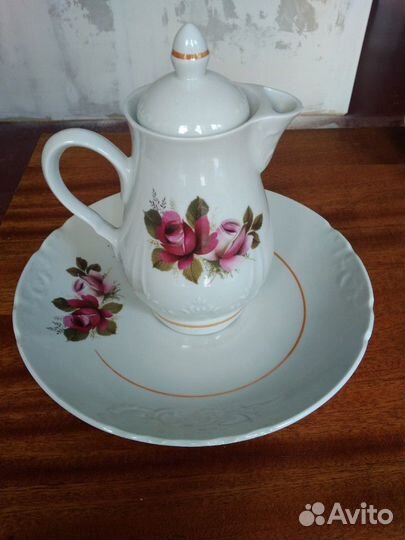 Кофейник и блюдо