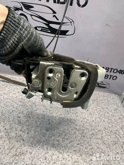 Замок двери передний правый Nissan Almera G15