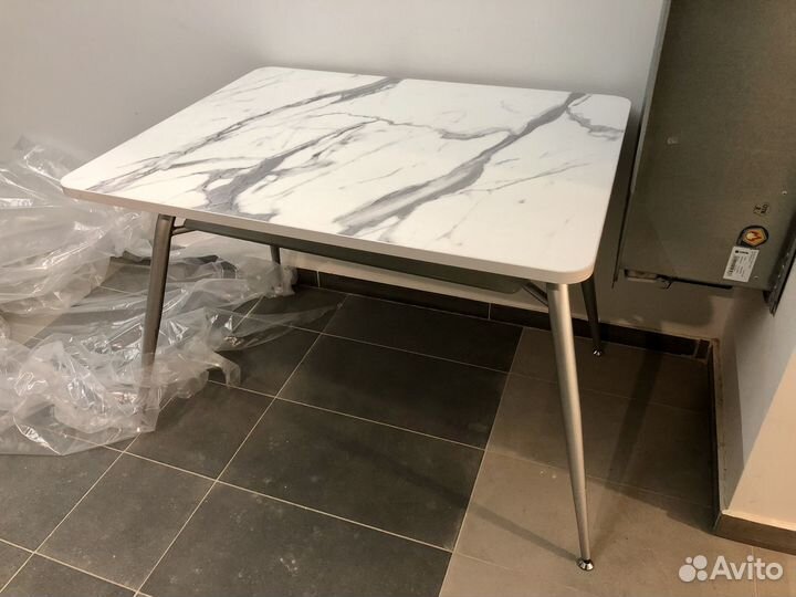 Стол кухонный б/у