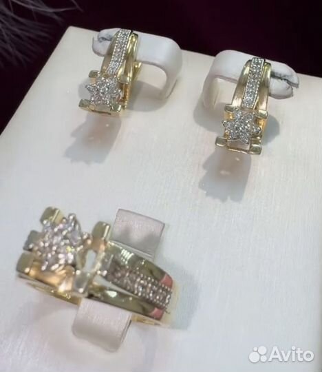 Золотой комплект с бриллиантами