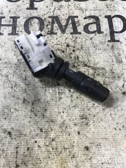 Переключатель поворотов подрулевой Nissan Pathfind