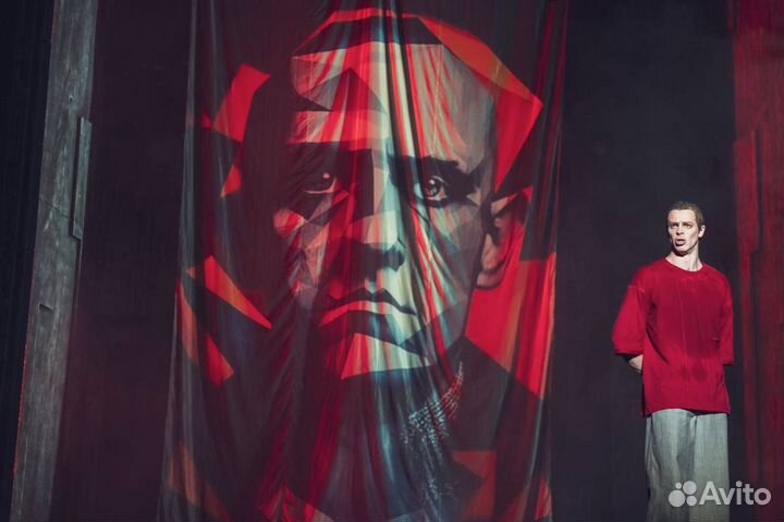 Маяковский в Ленкоме