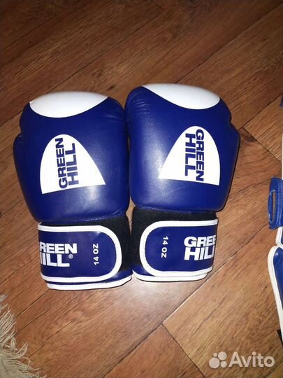 Боксерские перчатки и защита