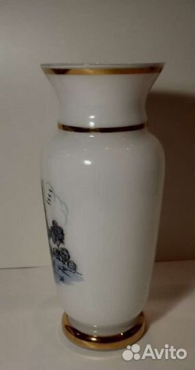 Ваза молочное стекло Чехия