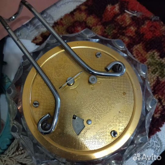 Часы настольные маяк в хрустальном корпусе