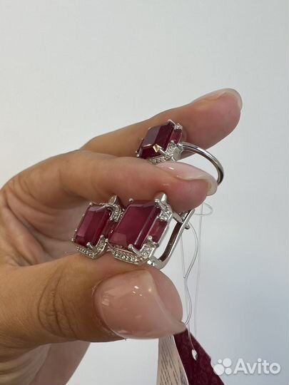 Серебряное кольцо и серьги с шикарным рубином