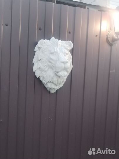 Барельеф Лев