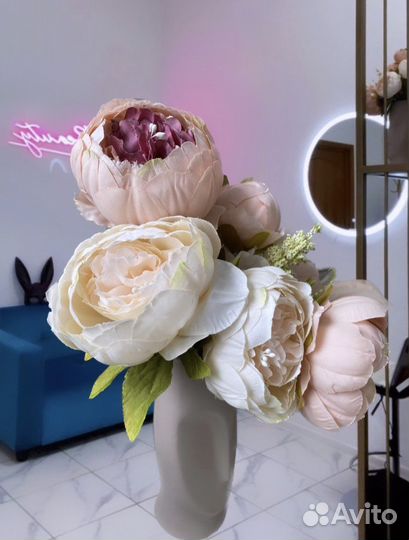 Искусственные пионы и вазы в наличии