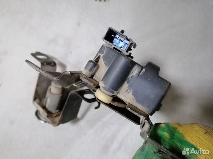 Замок багажника Chrysler Concorde II 1998-2004