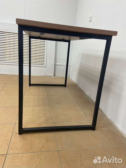 Обеденный стол в стиле Лофт