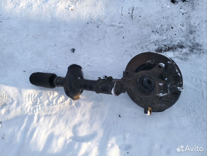 Передние стойки со ступицей и тормозными дисками