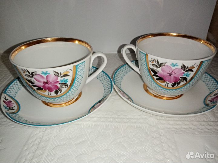 Чашки с блюдцами, бокалы