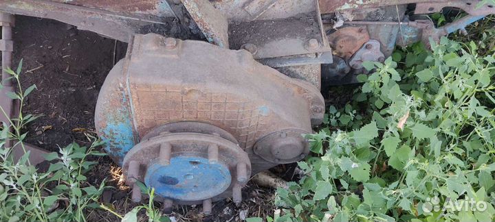 Задний мост от трактора Т-40,кабина,кпп