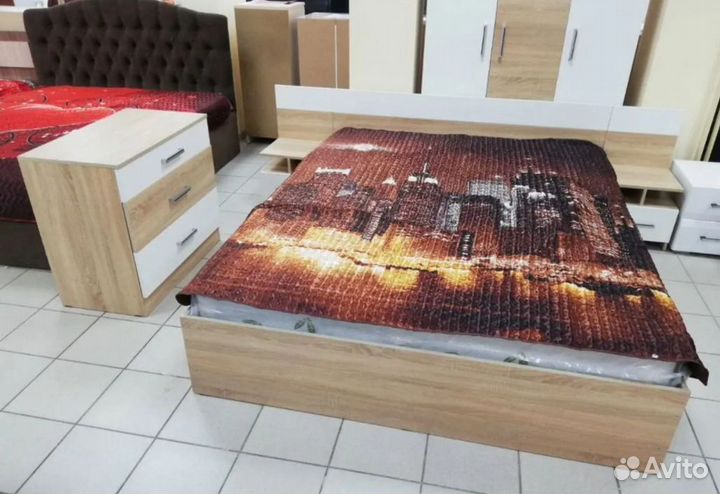 Кровать +2 тумбы +комод 