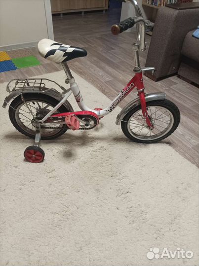 Велосипед детский с дополнительными колесами