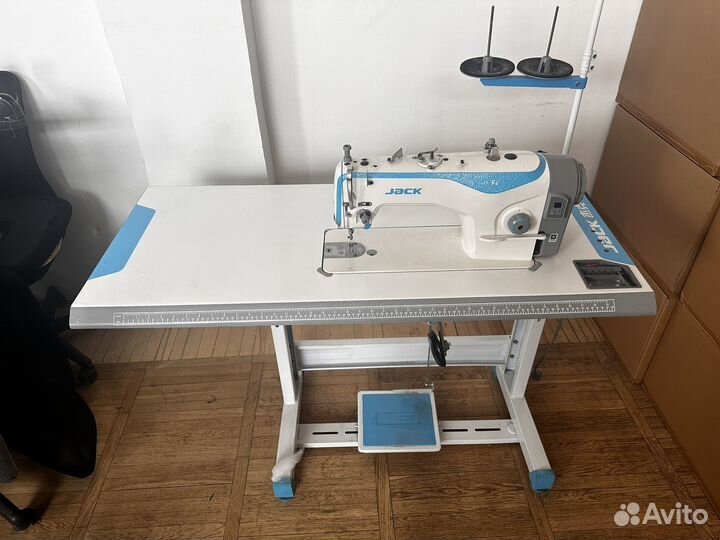 Прямострочная швейная машина Jack F4