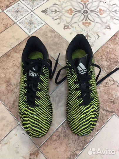 Футбольные бутсы adidas