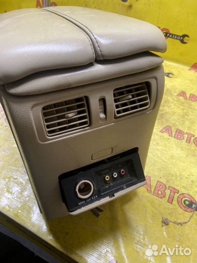 Подлокотник Nissan Fuga Y50 VQ35DE 2006