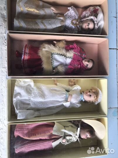 Коллекция фарфоровых кукол