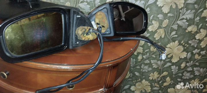 Боковое зеркало