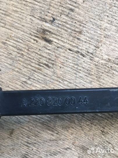 Поводок стеклоочистителя правый Mercedes Benz S430