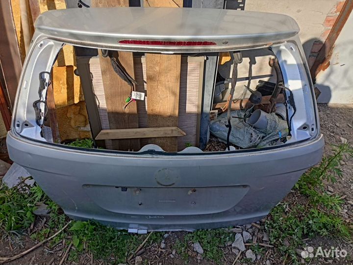 Дверь багажника Мерседес