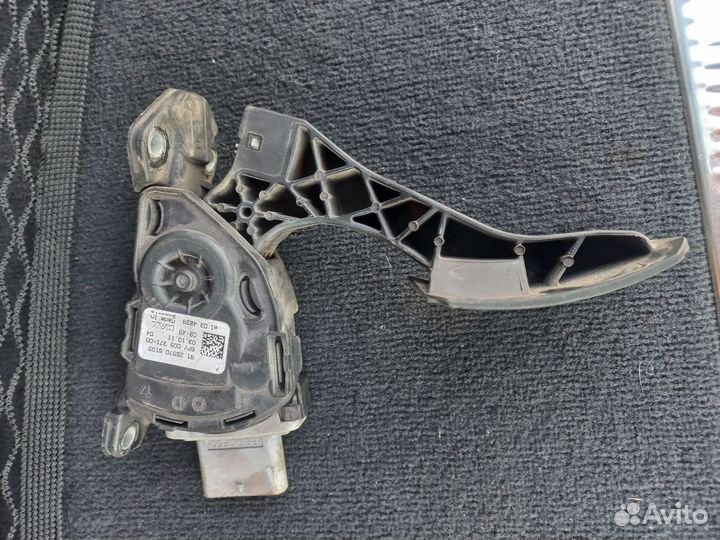 Педаль газа