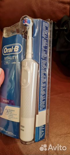 Электрическая зубная щетка oral b новая
