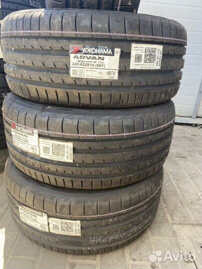 Yokohama Advan Sport V105 245/40 R19 98Y
