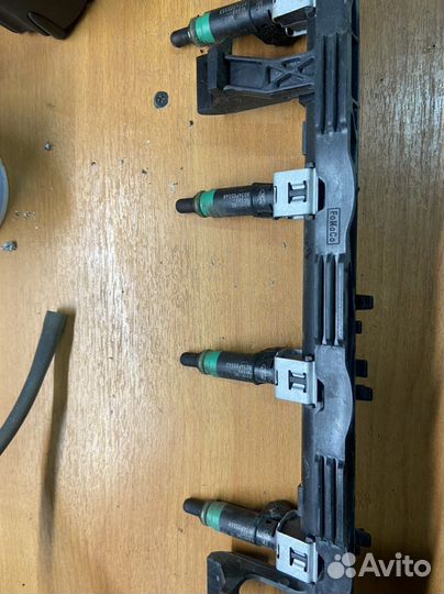 Топливная рампа с форсунками Ford Fusion 1,4