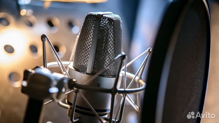 Запись вокала. Студия звукозаписи. Нарезка музыки