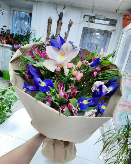 Живые цветы, свежие и красивые букеты