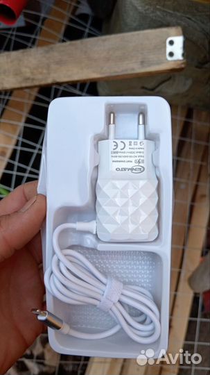 Зарядное устройство на iPhone и android