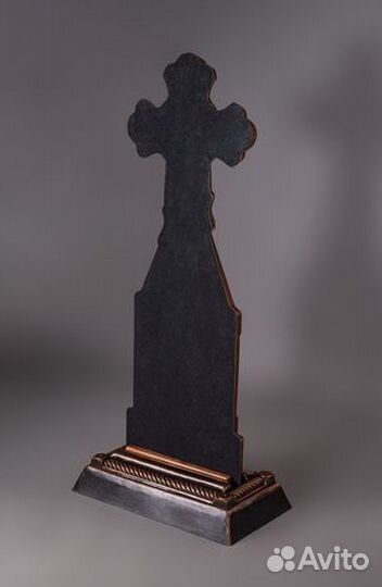 Крест могильный каменный