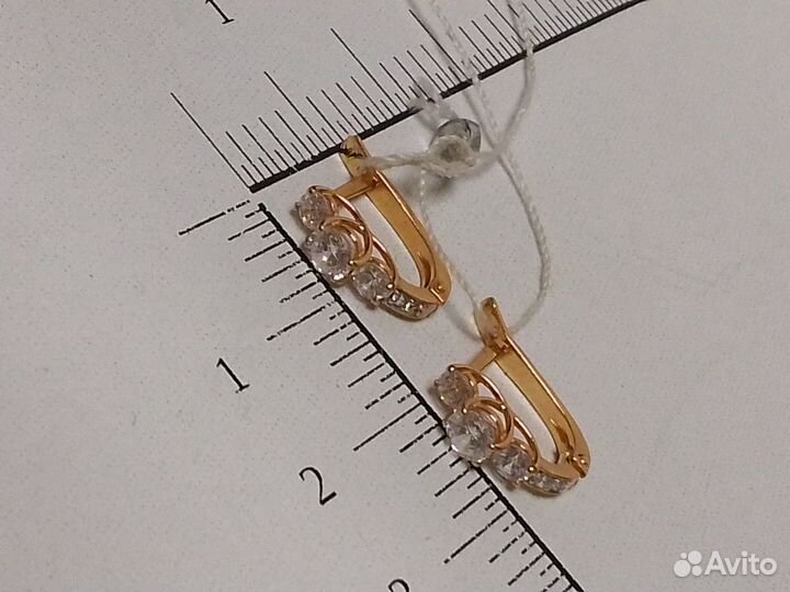 Серьги с синтетическим камнем Золото