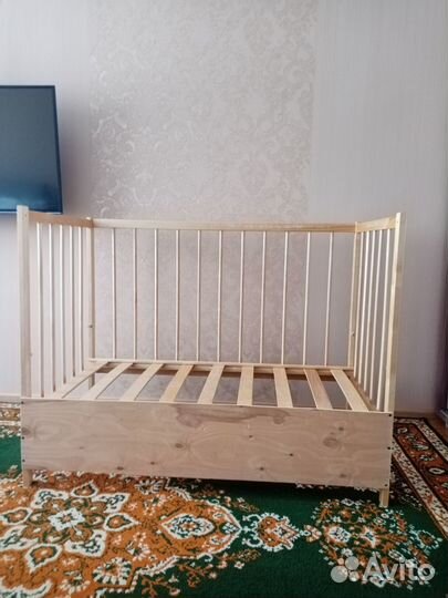 Детская кроватка с матрасом