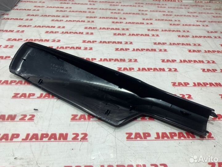 Крышка рейлинга передняя правая Toyota Highlander