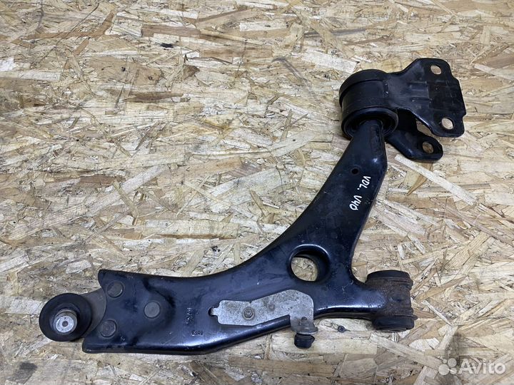 Передний правый рычаг Volvo V40