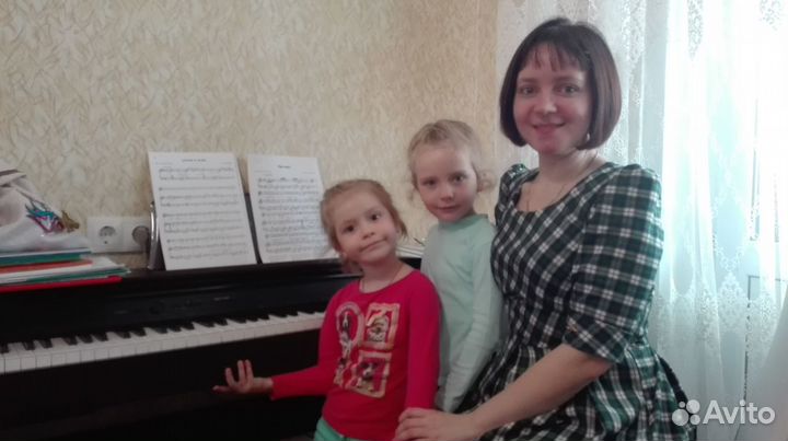 Преподаватель по фортепиано и теории музыки