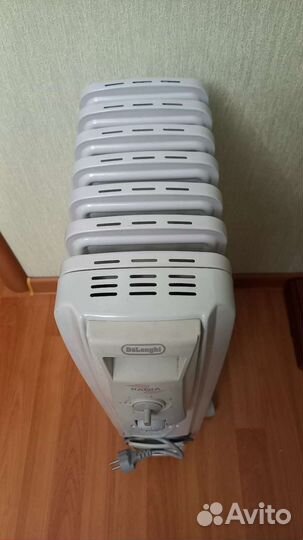 Масляный радиатор Delonghi напольный