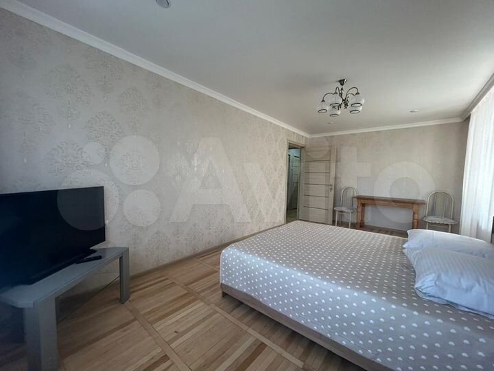 3-к. квартира, 100 м², 2/6 эт.