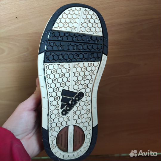 Кроссовки adidas, размер 30, утеплённые