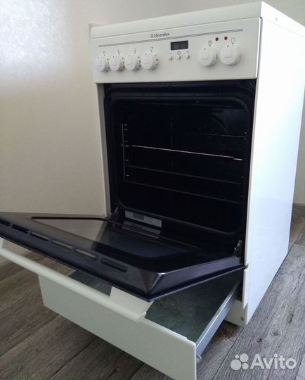 Плита электрическая стеклокерамика Electrolux