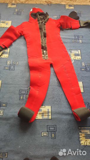 Спасательный гидрокостюм