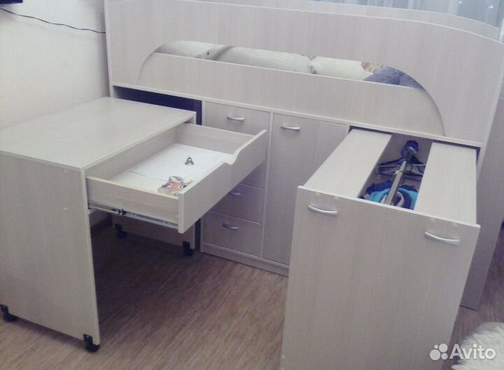 Кровать чердак со столом