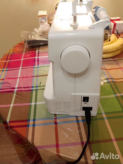 Швейная ручным, так и с педалью управлением 18000