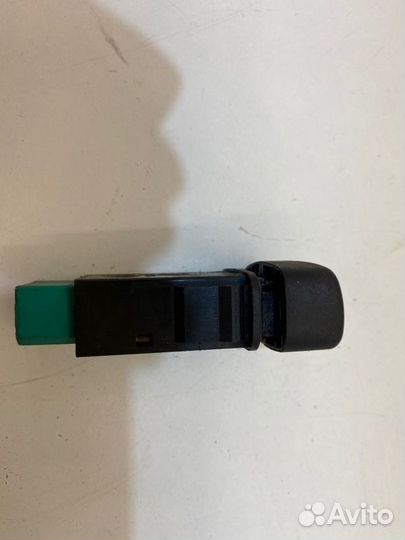 Кнопка задняя Kia Shuma лифтбек 1.5 2000