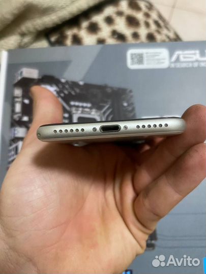 iPhone SE (2020), 64 ГБ