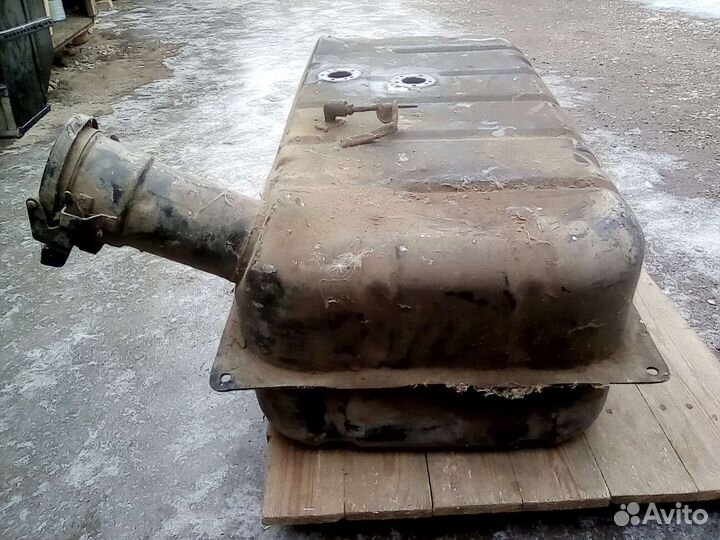 Топливный бак на газон